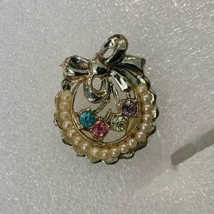 Pearls & Rhinestones Vintage Wreath Pin Gorgeous handcrafted